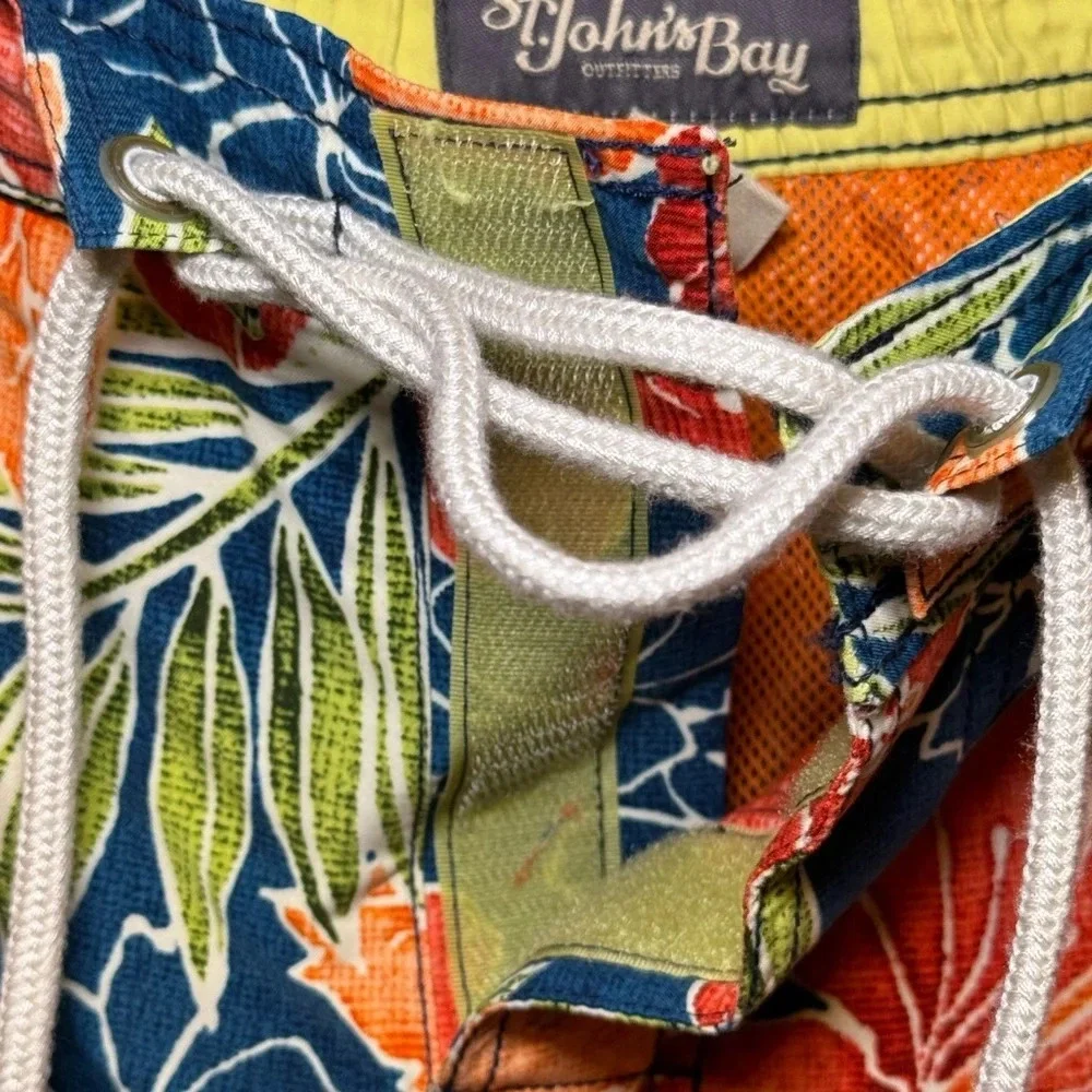 🌻 St. John's Bay Hibiscus Tropical Board Shorts Trunks Men's size M Hawaiian - Picture 4 of 8